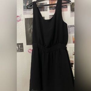 It's a short jumper black ⋆✮